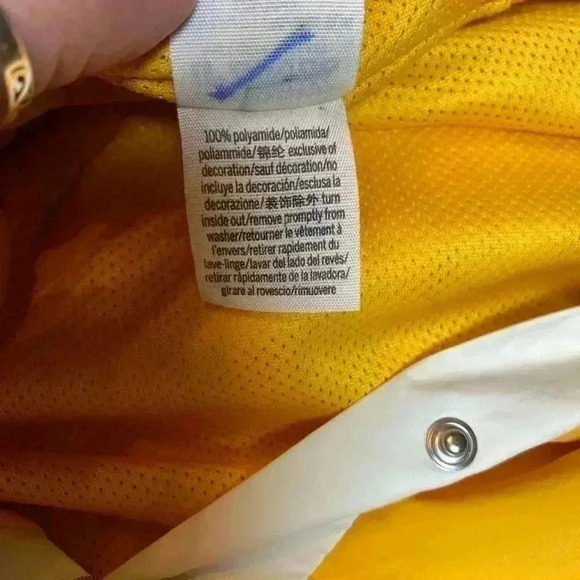 Victoria’s Secret PINK windbreaker with hood in yellow. Women’s size M/L - Picture 10 of 10